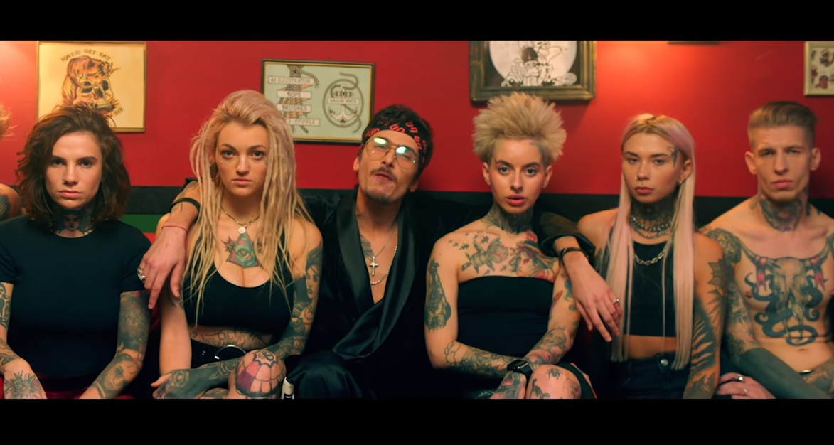 Время и Стекло выпустили клип на хит Песня про лицо РБК