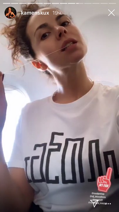 Настя Каменских взбудоражила сеть постельным фото и показала формы в бикини