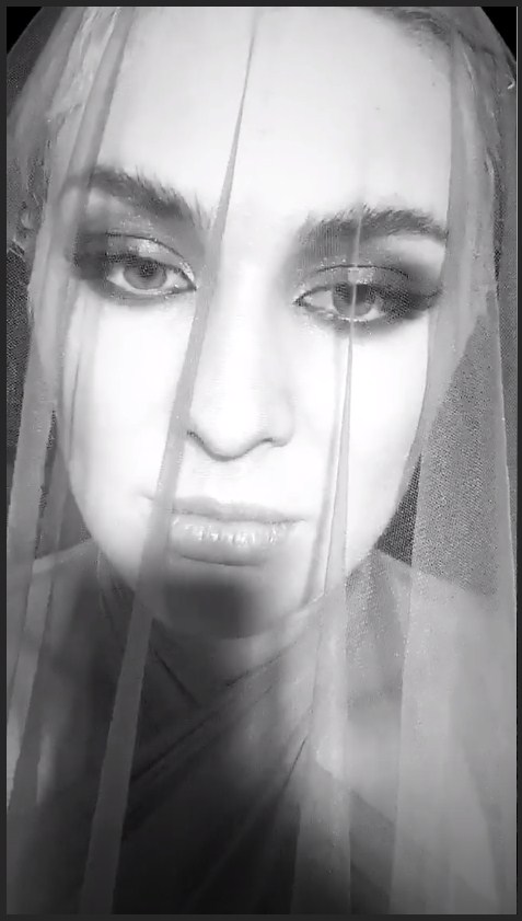 В багажнике и ночью: MARUV удивила соблазнительным образом в костюме "дикой кошки"