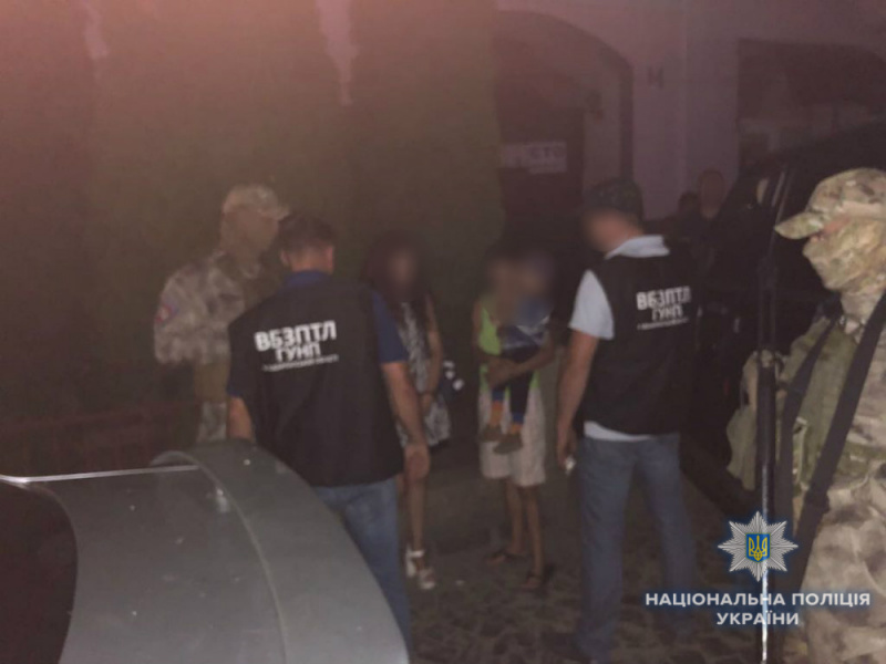 В Мукачево полиция задержала женщину, которая пыталась продать собственного ребенка