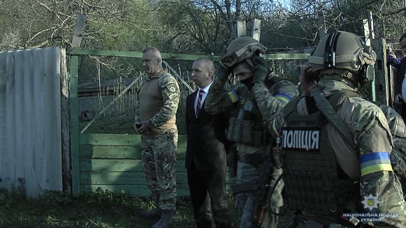 У Вінницькій області КОРД на вертольоті знешкодив чоловіка, який стріляв у поліцейських