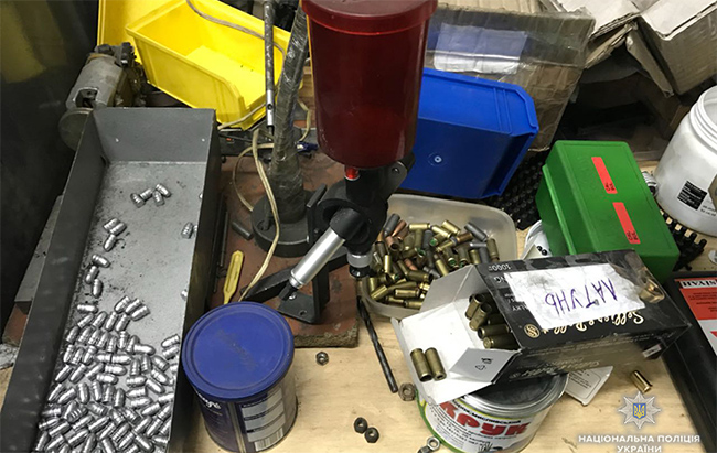 В Киеве задержали членов ОПГ за изготовление и сбыт оружия