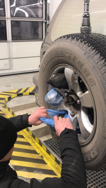 Прикордонники затримали поляка, який вивозив із України 13 кг бурштину