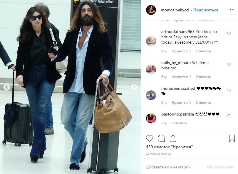 Королева бала: 54-летняя Моника Беллуччи блистает в роскошном платье Dior в Венеции