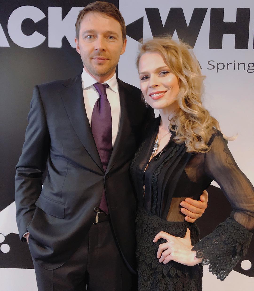 Ольга Фреймут в прозрачном наряде покорила фото с мужем