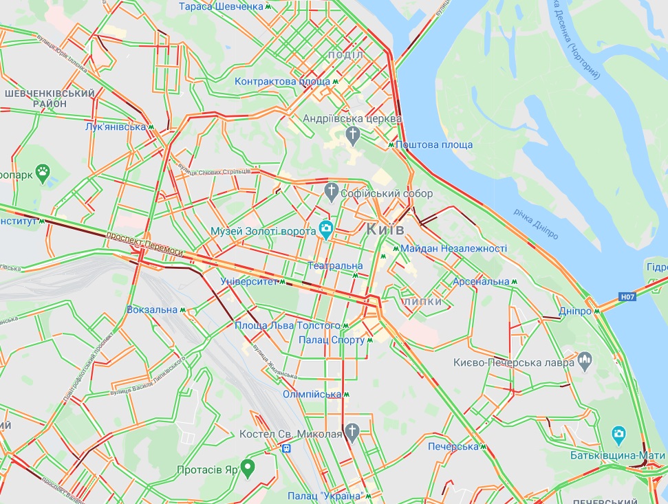 Киев накрыло мощными ливнями: город стал в пробках