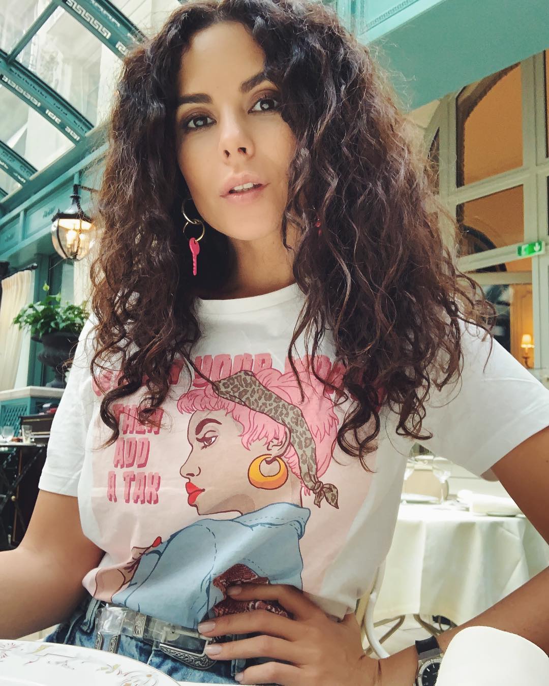 "Ключи от сердца": Настя Каменских взбудоражила сеть кокетливым фото из Парижа