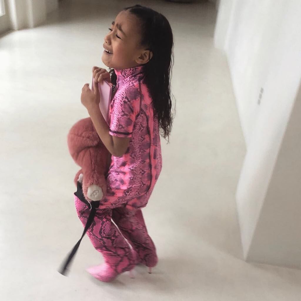 Він ідеальний: Кім Кардашьян вперше показала обличчя новонародженого сина