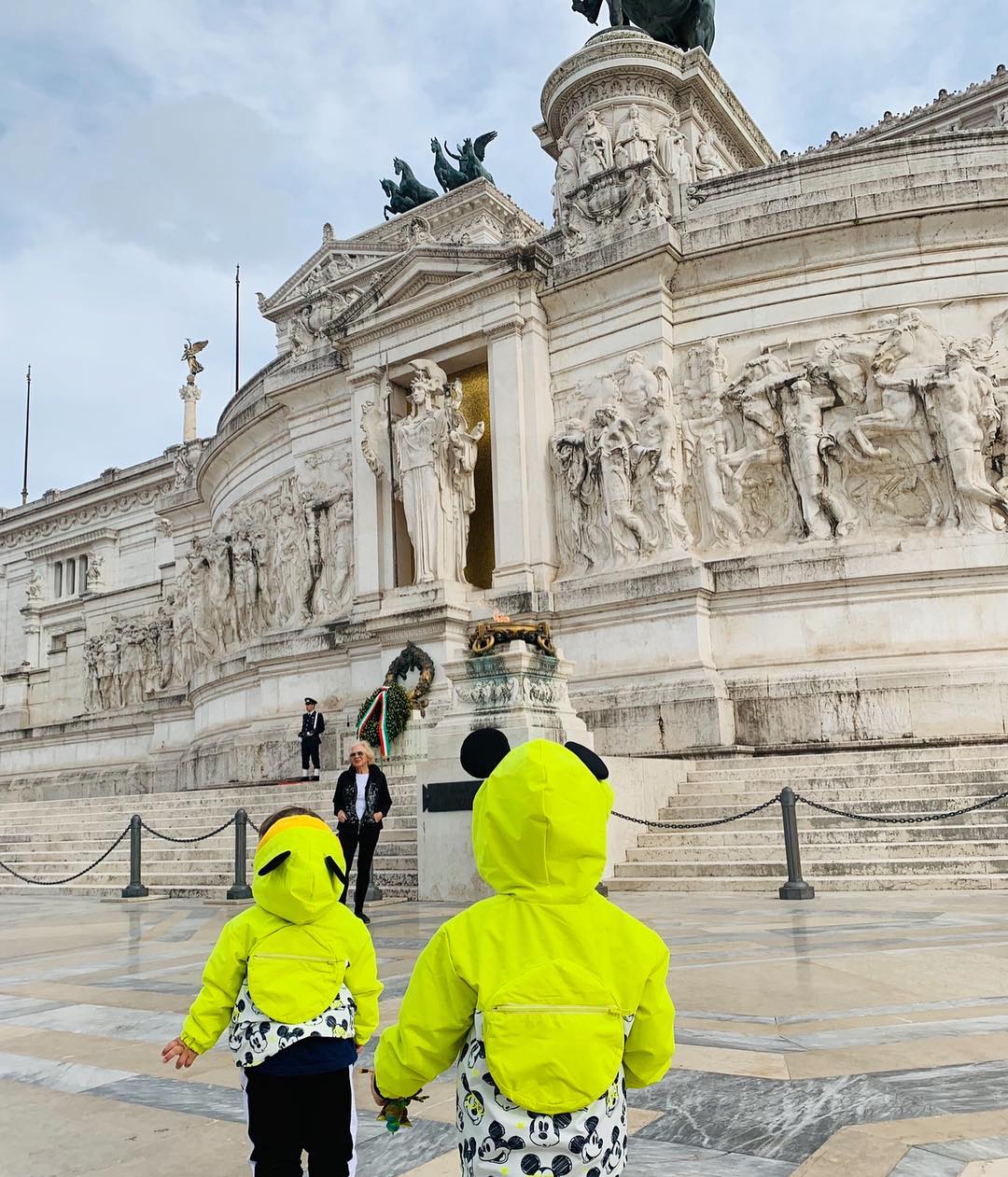 "Солодкі пташенята": дружина Монатіка зворушила мережу кумедними фото синів