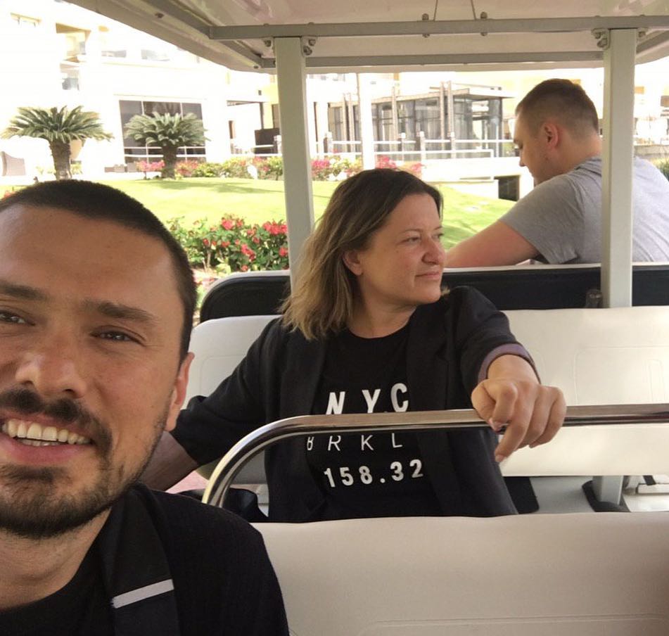 Наталья Могилевская без макияжа засветилась на отдыхе в компании мужчины