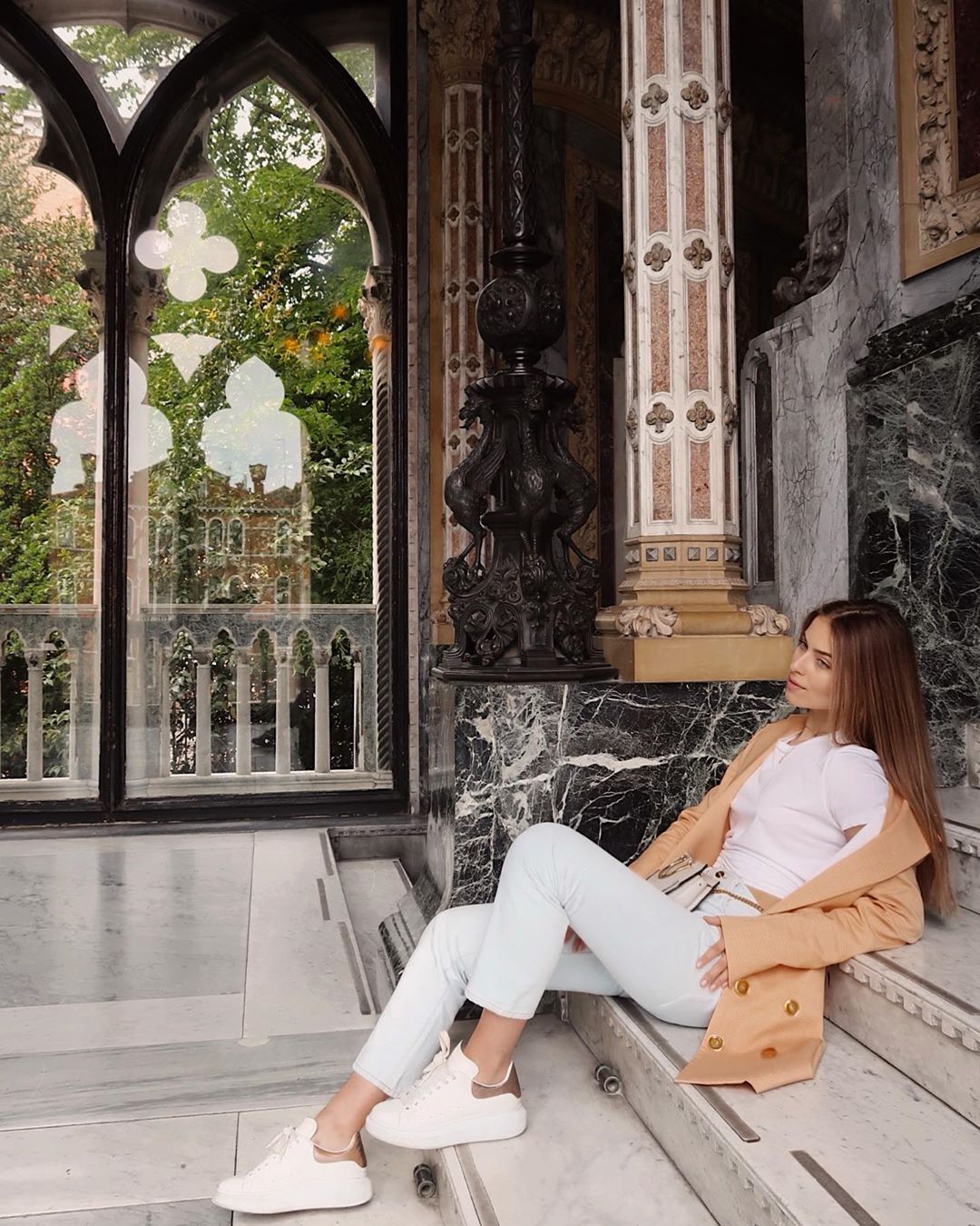 Стильная внучка Ротару пленила точеной фигурой и осиной талией в Венеции