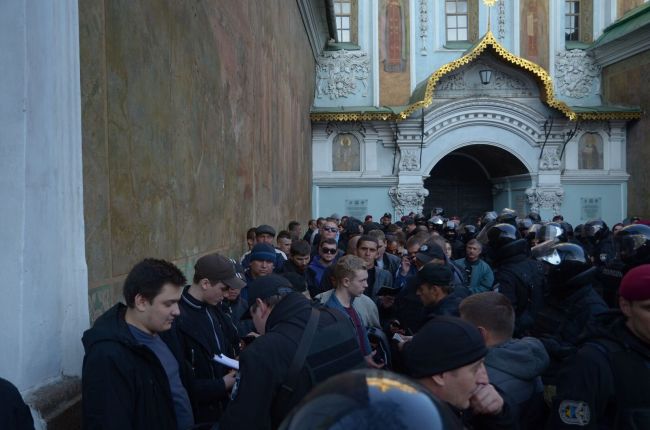 Покрова без крові: як праві відзначили день УПА і не пішли штурмувати Лавру