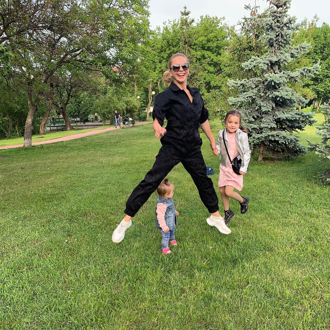 Безцінні моменти: Лілія Ребрик зворушила мережу фото з доньками-красунями