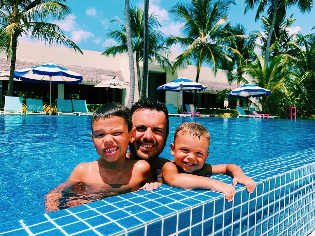 Горячая парочка: ведущий "Холостяк 9" засыпал сеть яркими семейными кадрами с Мальдив