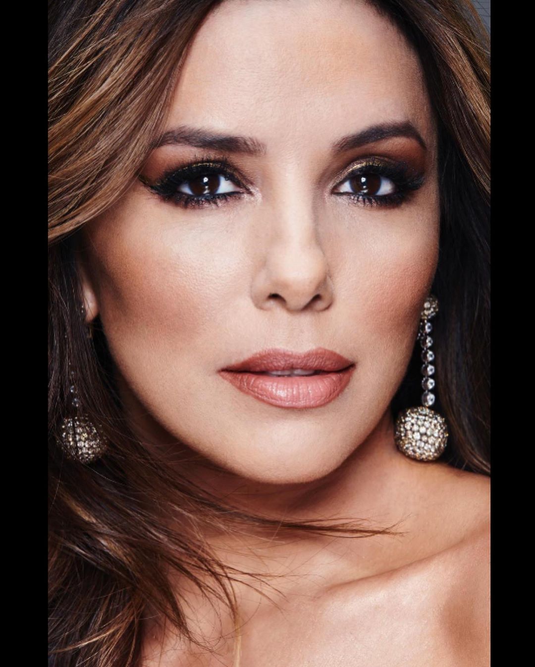 Во всем блеске: 44-летняя Ева Лонгория восхитила стройной фигурой в роскошном платье