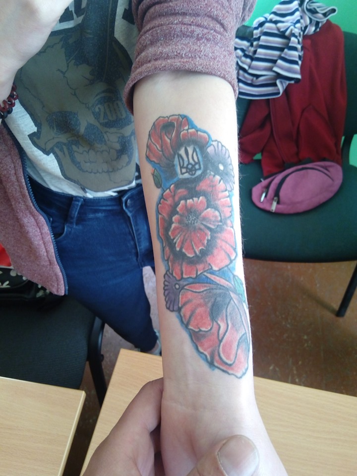 Очень смело: патриотическое тату школьницы с Донбасса восхитило сеть