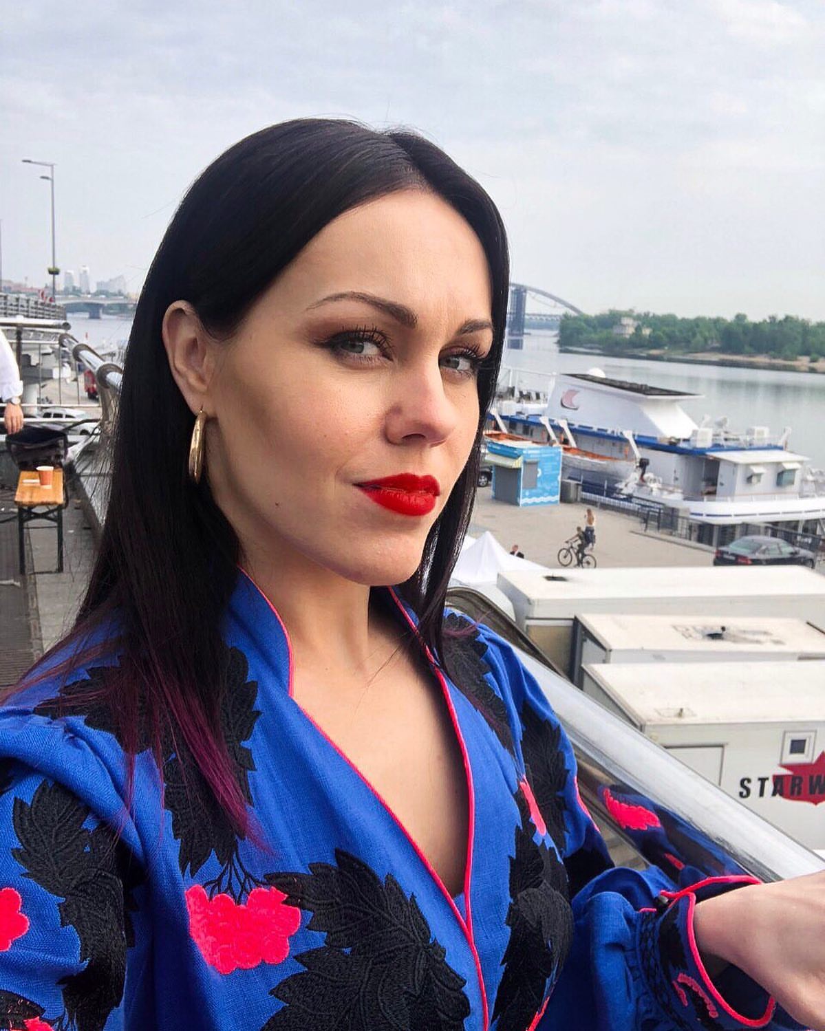 Ольга Сумська у вишиванці показала українських зірок в національних костюмах (фото)