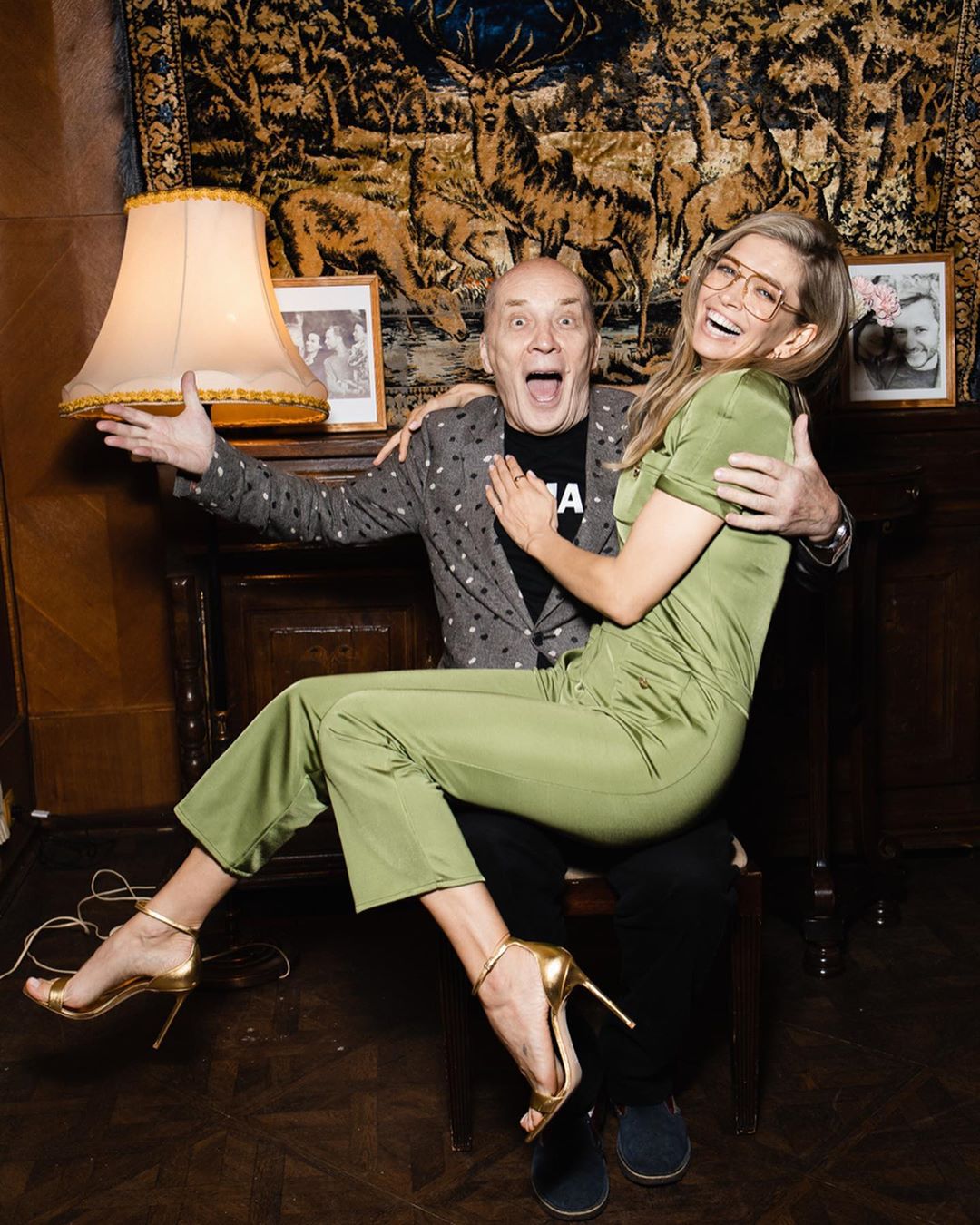 "Светитесь от счастья": Брежнева с мужем повеселилась на закрытой вечеринке