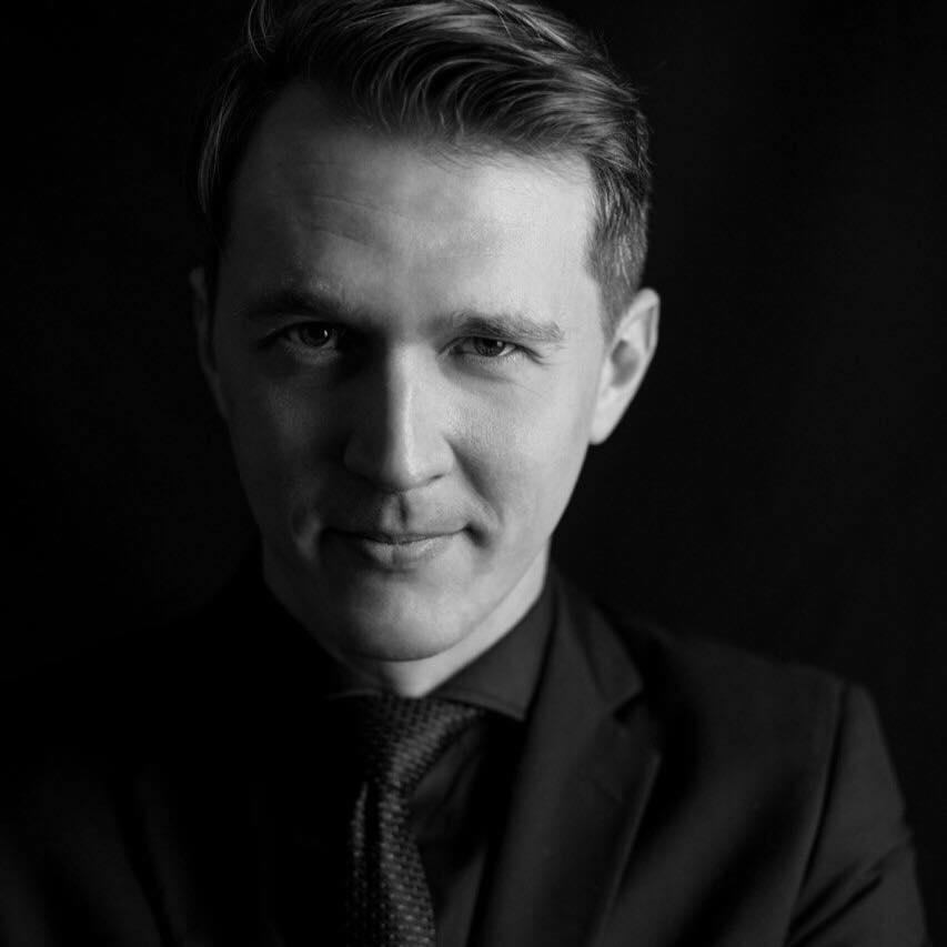 В Киеве задержали известного блогера и журналиста (видео)