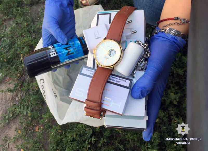 У Одеській області поліція затримала злочинців, які пограбували ювелірний магазин