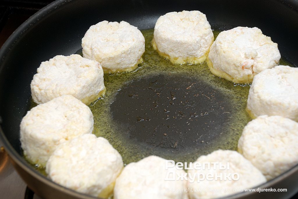 Кулінар поділився рецептом пишних сирників: обов'язково додайте цей інгредієнт!