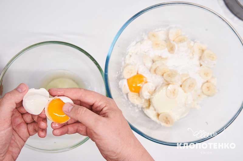 Клопотенко дал рецепт нежнейшей творожной запеканки с бананом: она сведет вас с ума!