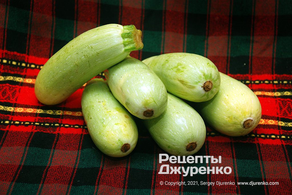 Кулінар дав рецепт торта з кабачків: просто, недорого і фантастично смачно!