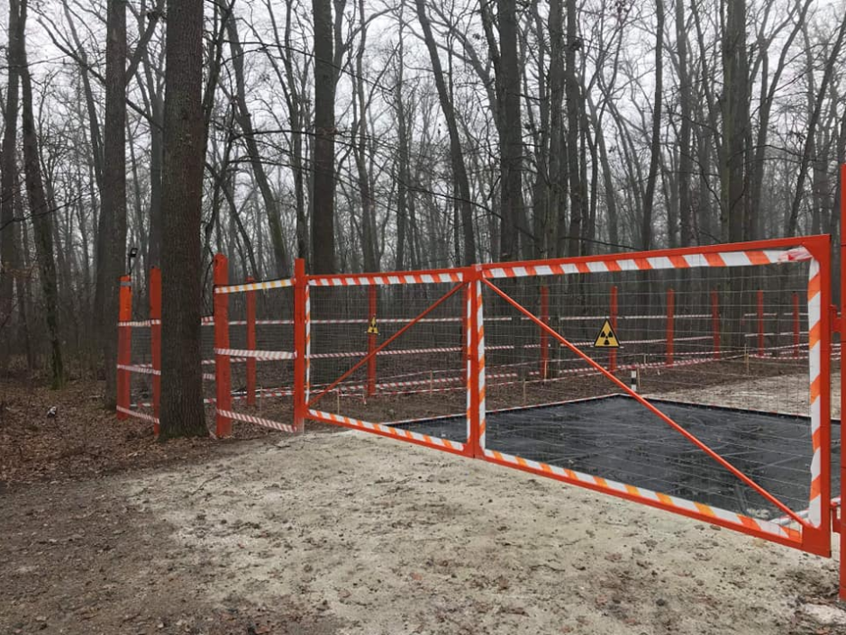 У Чорнобильську зону, де гасять пожежу, перевезли радіоактивні відходи для захоронення (фото)