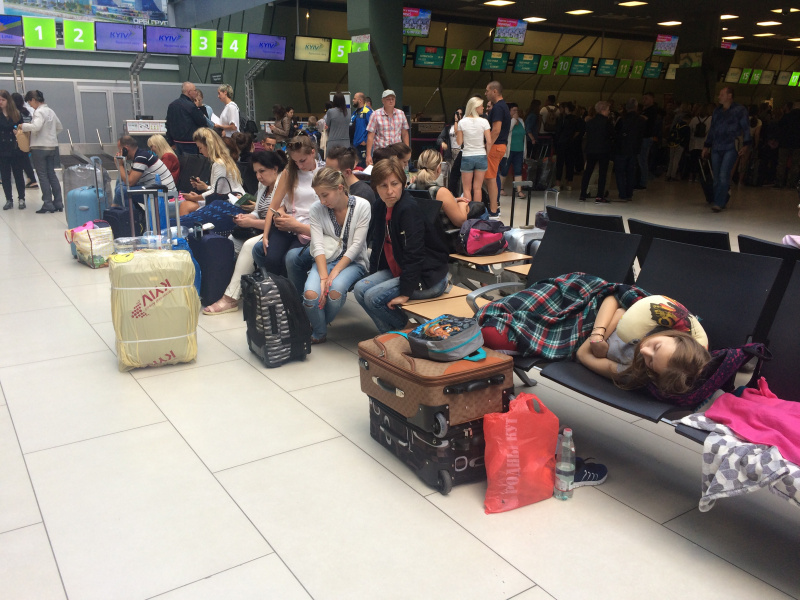 Затримка рейсів в аеропорту &quot;Київ&quot;: понад 170 пасажирів заселені в готелі