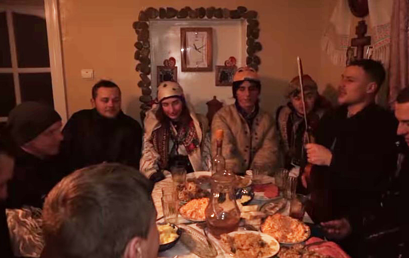 "Сказочные каникулы": группа KAZKA мыла слона и откапывала из снега Жигули