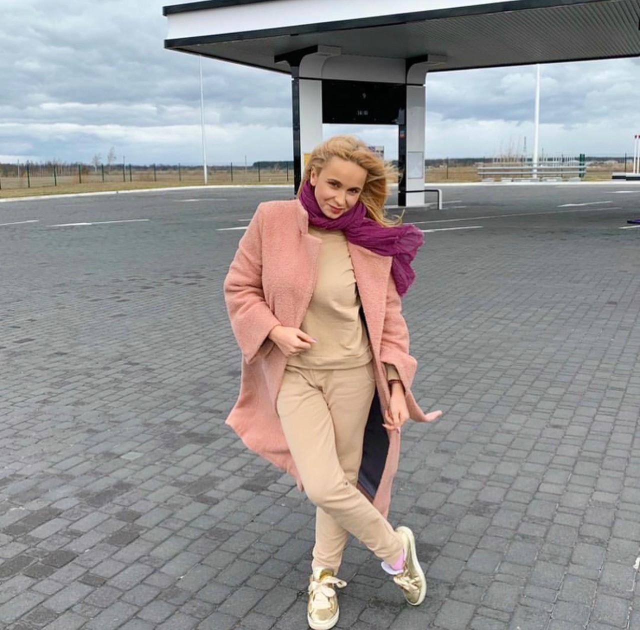 Стиліст розповіла, як і з чим носити довге пальто — must have сезону