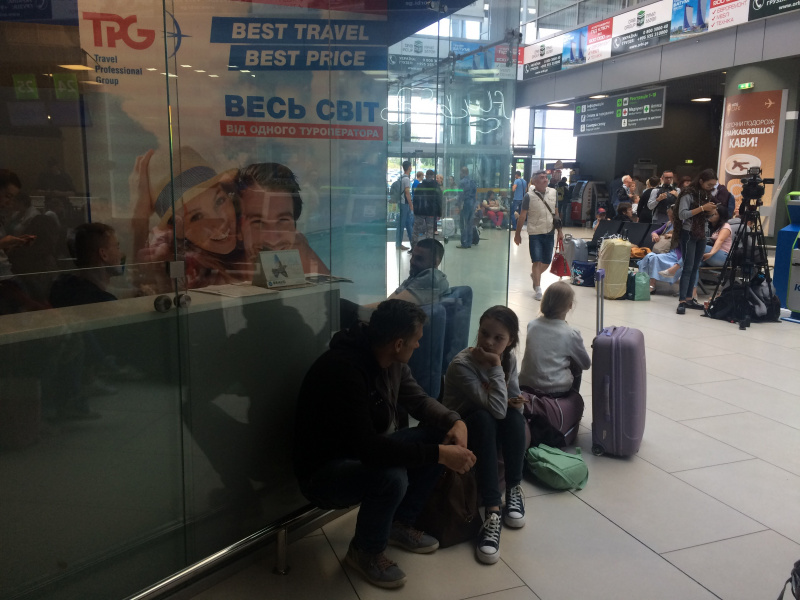 Задержка рейсов в аэропорту &quot;Киев&quot;: более 170 пассажиров заселены в отели