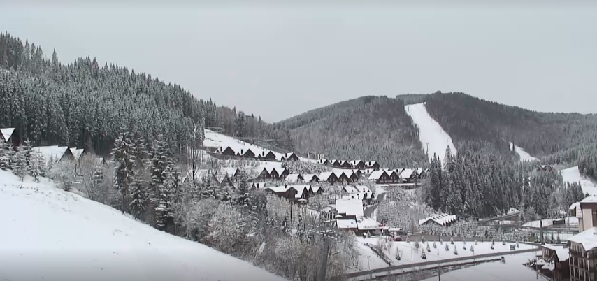 Карпаты засыпало снегом: впечатляющие фото