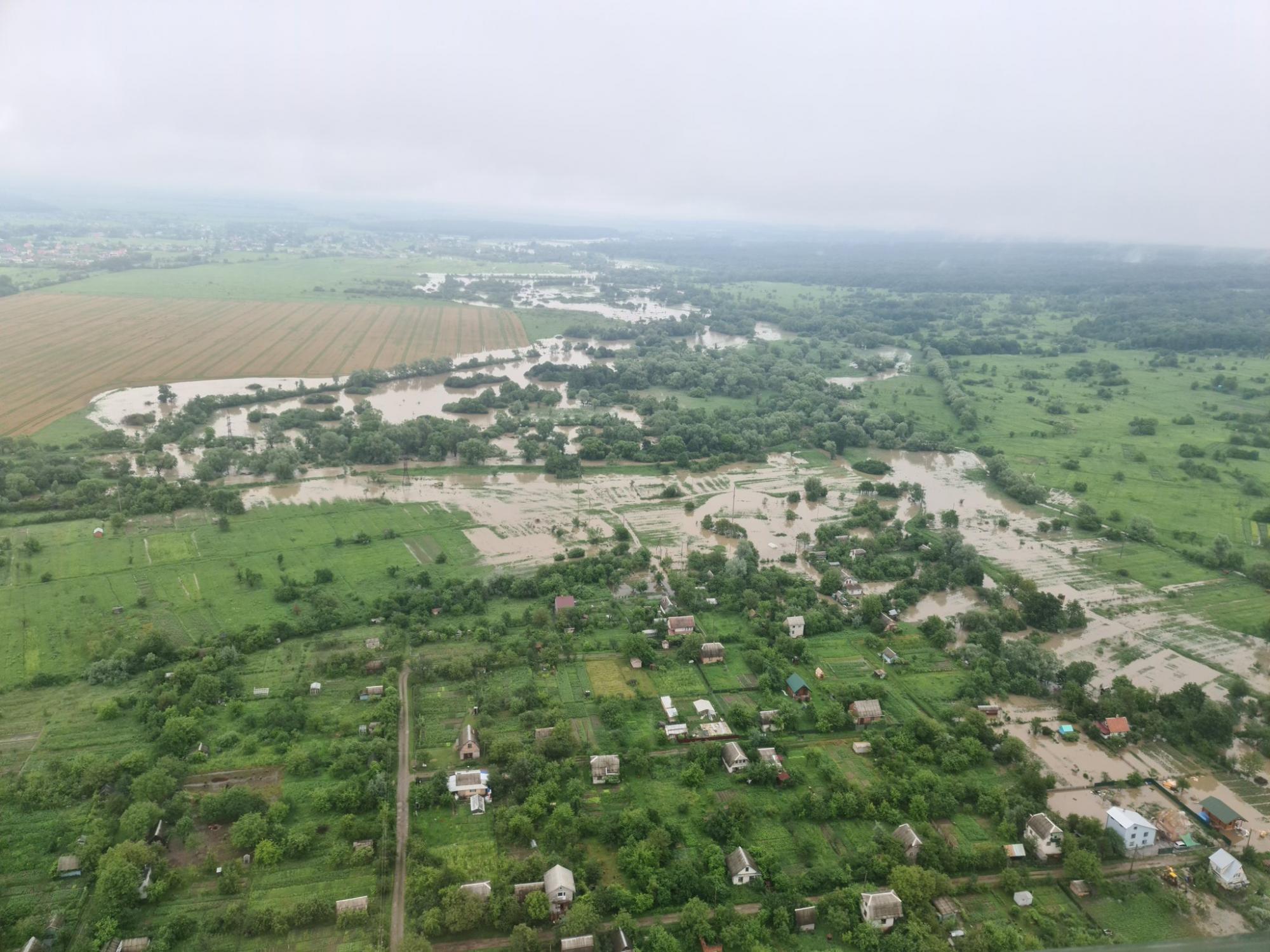 Запад Украины сильно затопило: в сети показали масштабы стихийного бедствия