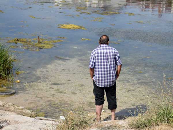 У мережі показали, до чого окупанти довели Крим: бруд, сморід, покришки у морі