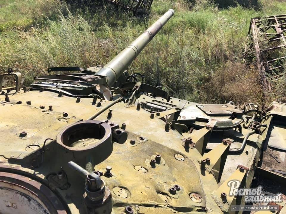 Ни с кем не воюем: появились фото кладбища военной техники под Ростовом