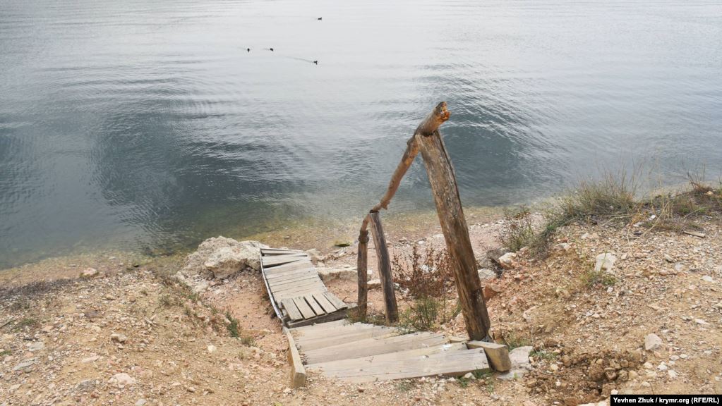 Воду для Криму хочуть качати з озера для зберігання відходів (фото)