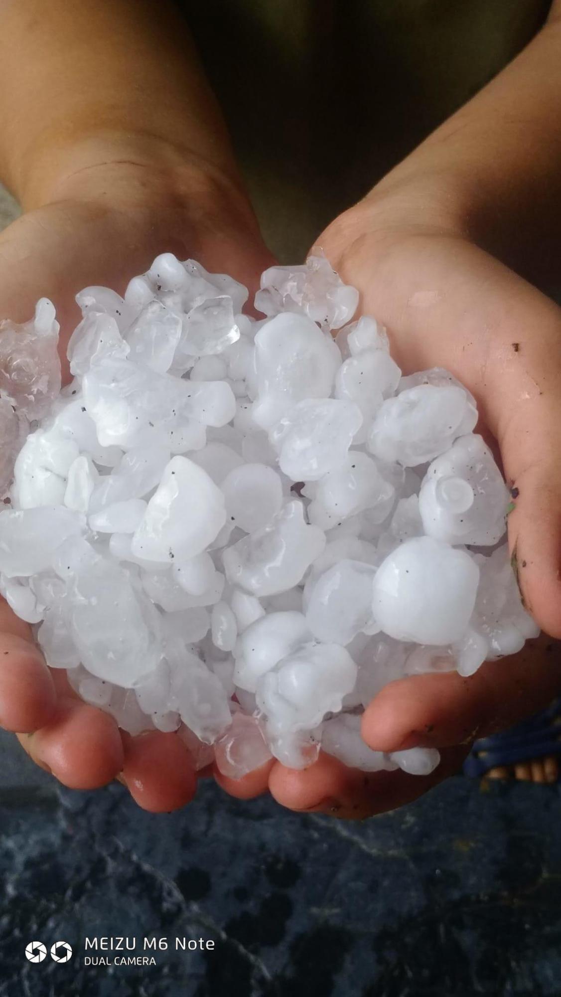 Під Тернополем випав гігантський град розміром з пельмені: "на черзі американські смерчі?"