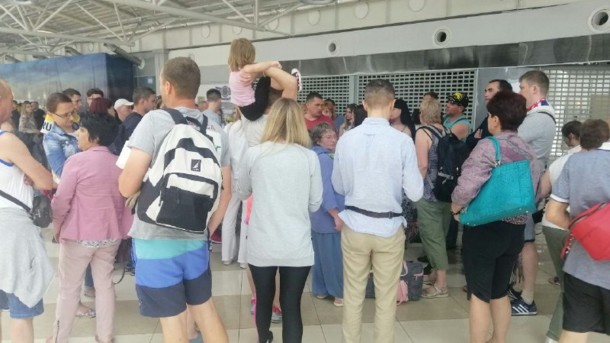 Застрягли в аеропорту &quot;Бориспіль&quot;: сотні українців з дітьми не можуть полетіти на відпочинок