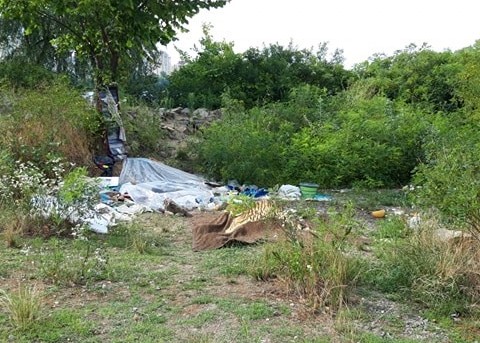 В Киеве возле Днепра поселились странные люди: киевляне боятся за детей