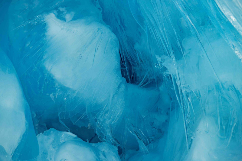 Украинцы нашли в Антарктиде уникальную пещеру. Фото