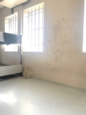 В Афінах українців тримали в ізоляторі без їжі і в антисанітарії (фото, відео)