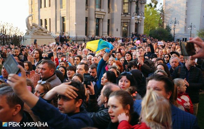Через год, то через год: Порошенко чувственно обратился к украинцам (фото)