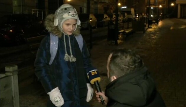 Девочка с видео на Андреевском спуске рассказала о своем &quot;дрифте&quot;: падала 40 раз