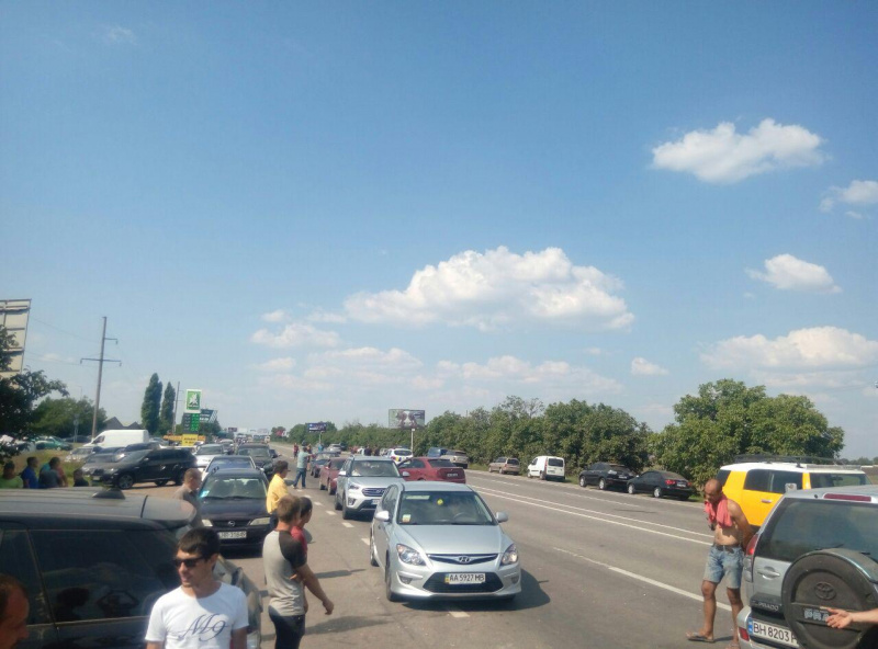 В Одесской области протестующие частично перекрыли трассу