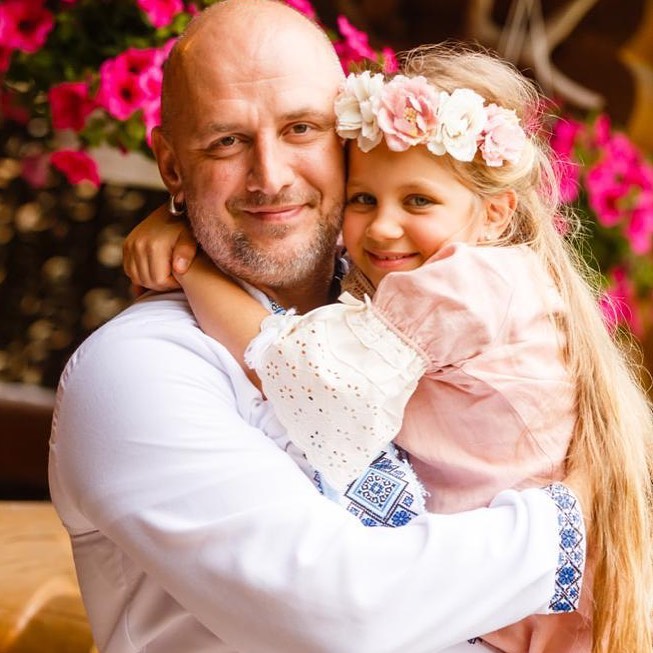 "Терміново треба дочку": Потап у вишиванці зворушив мережу душевним фото