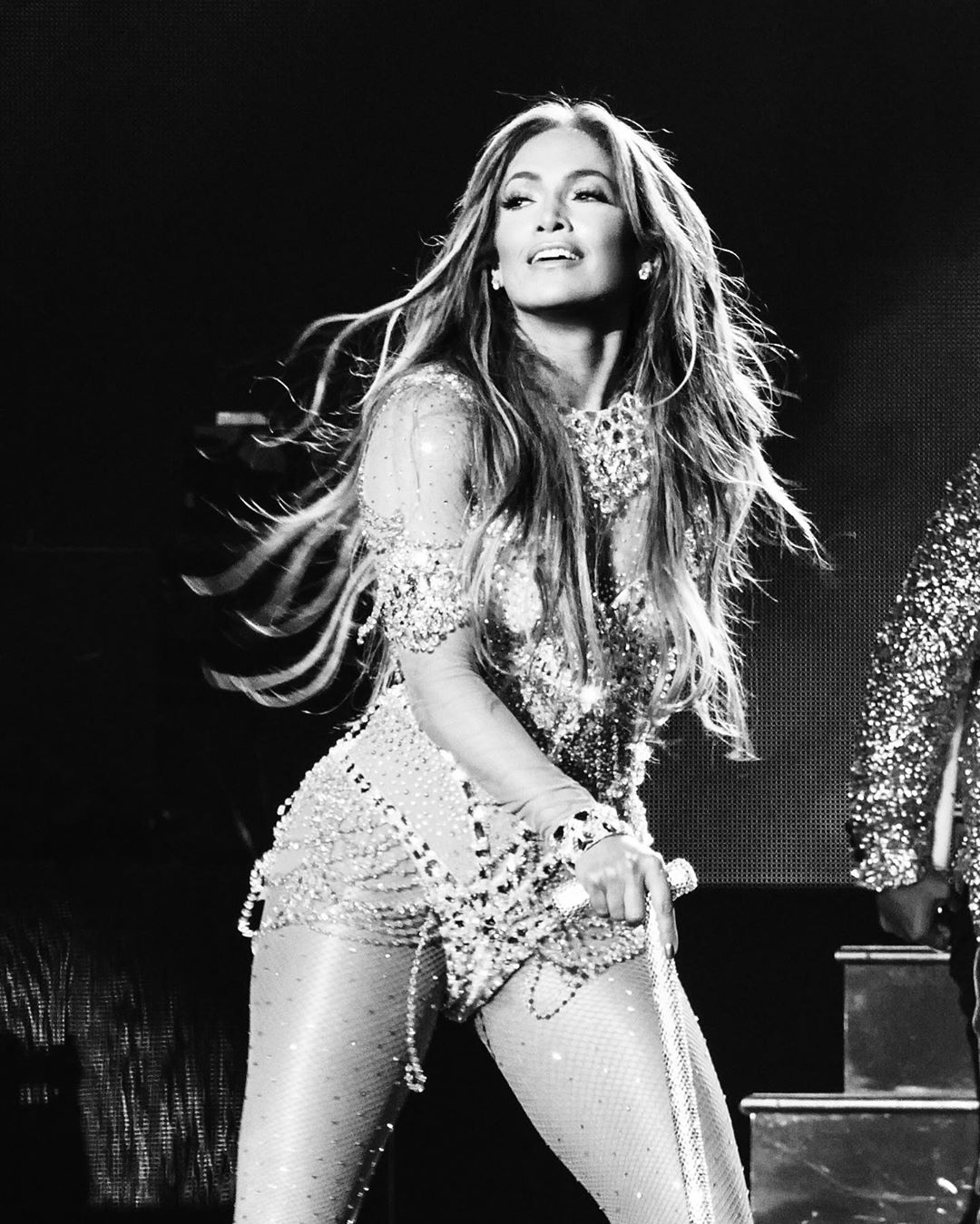 Нестареющая Барби: 49-летняя Дженнифер Лопес покоряет сеть молодым внешним видом