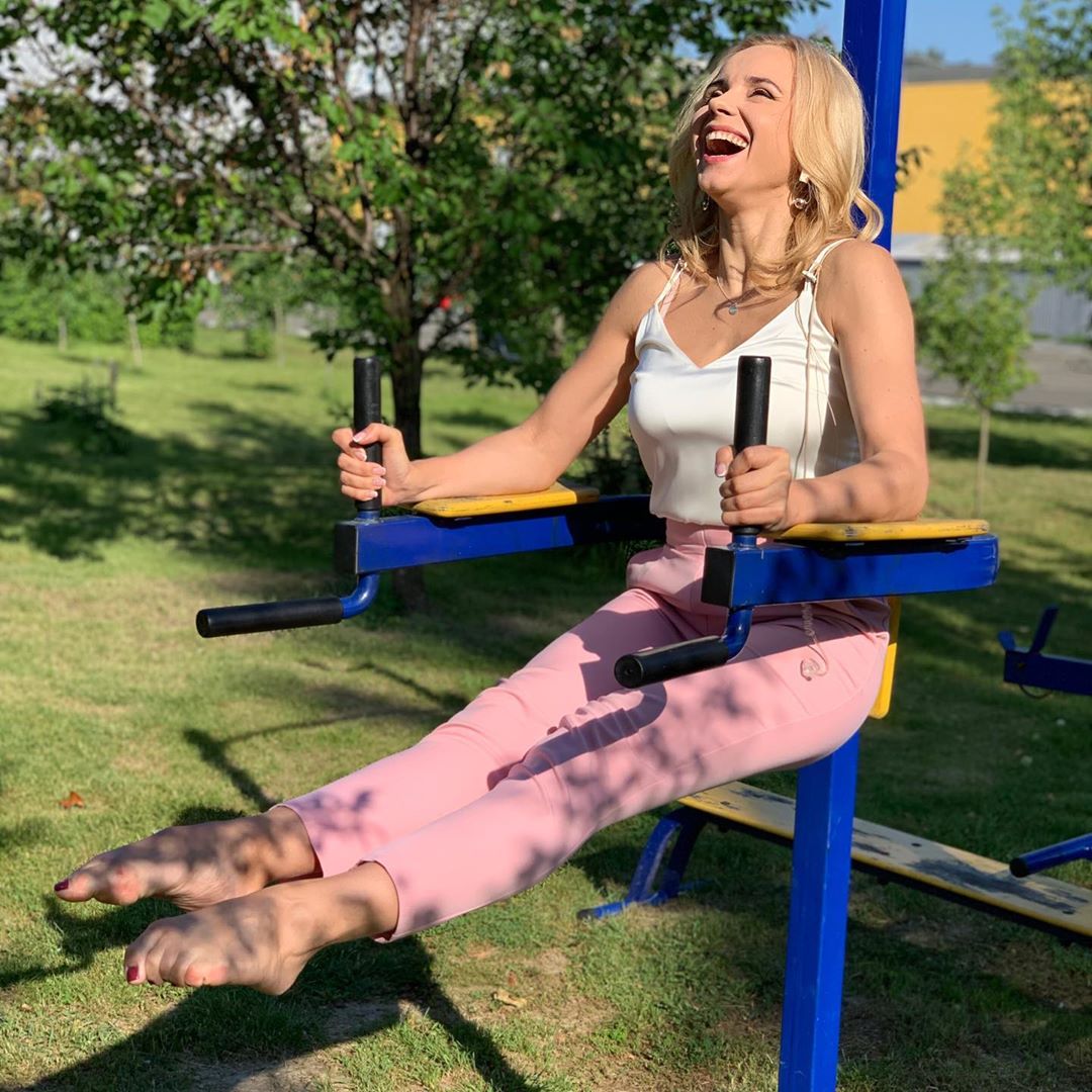 "Зарядка - святе": Лілія Ребрик підкорила ефектним спортивним фотосетом