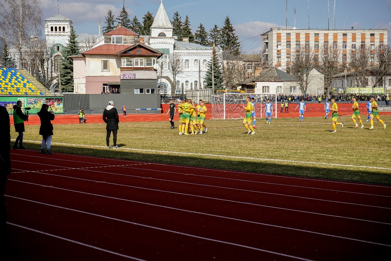 В Україні відремонтували ще один стадіон: як він виглядає до і після реконструкції