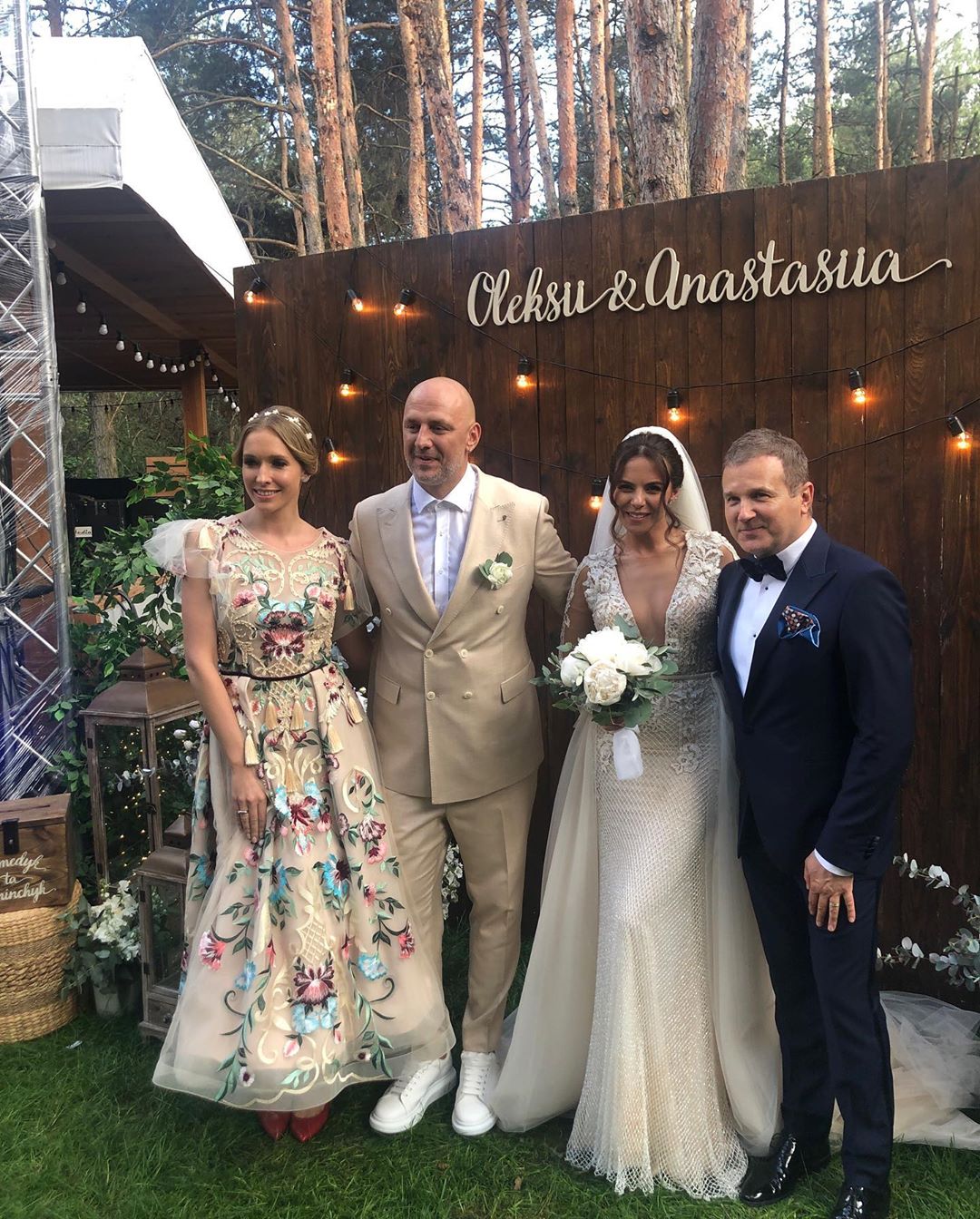 "Затьмарила наречену": Катя Осадча вразила вбранням на весіллі Потапа і Насті Каменських